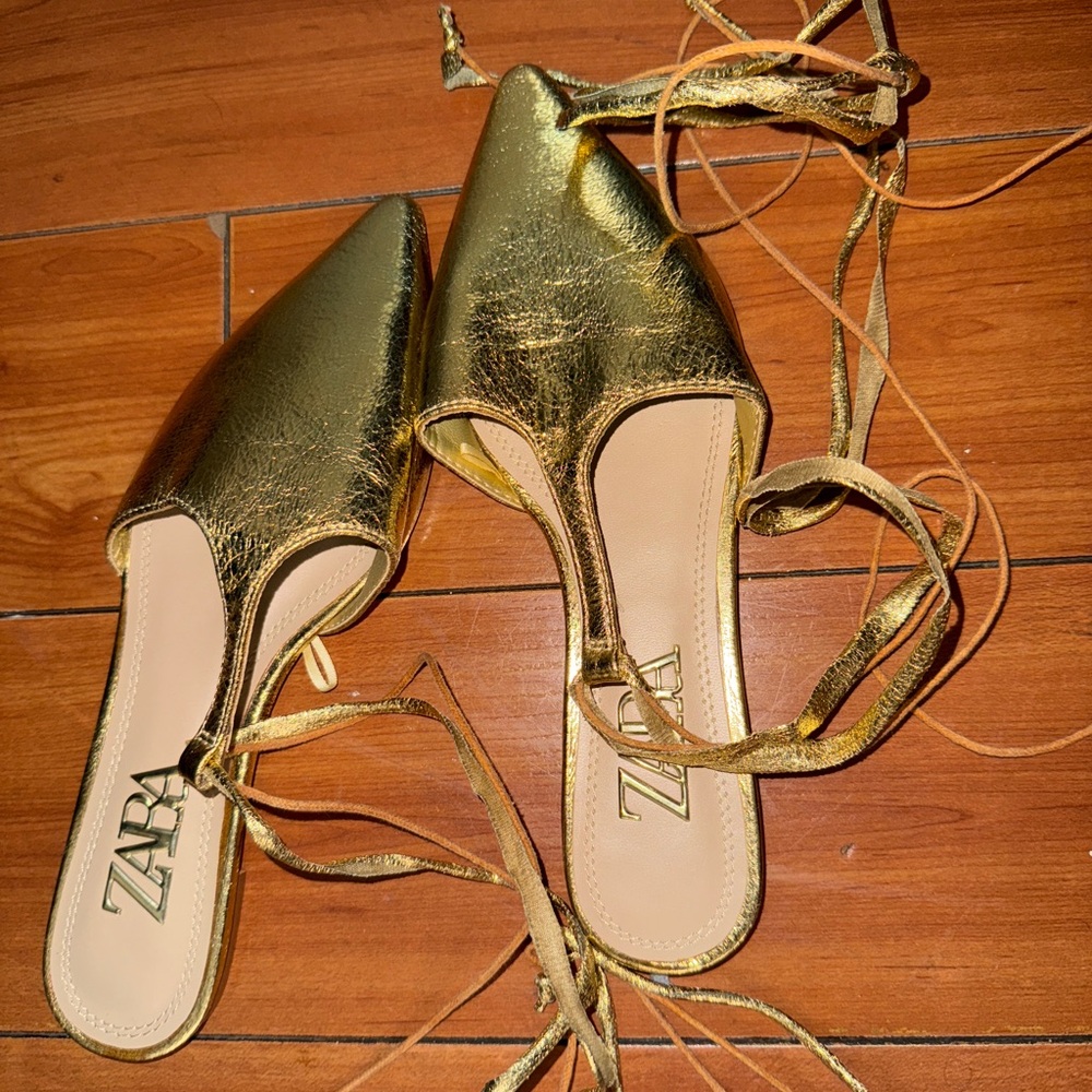 ZARA SIZE 6 TIED T-STRAP MULES
GOLD - REF. 2521/610